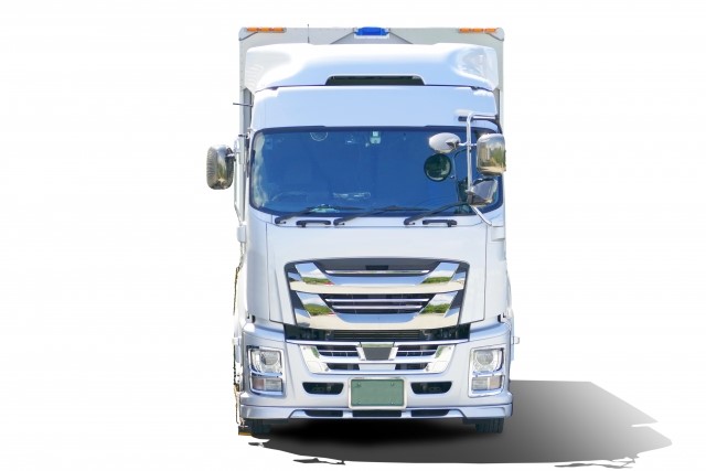 トラックの正面画像